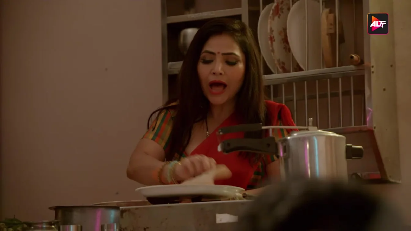 Utha Patak S03 E03-04 AltBalaji
